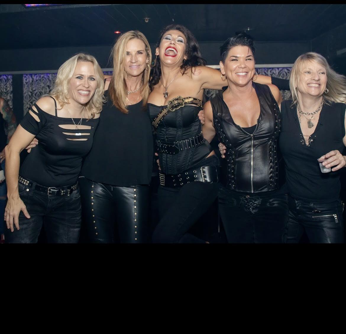 thehollywoodtimes.today/all-girl-band-… On a recent Sunday evening, on the third-floor stage at the <a href="/suite_executive/">Executive Suite</a> in #LongBeachCA, 
Leslie Stoddard, Vicci Stewart, Jen Parro and Ally Krush took the stage, performing together for the first time and filling that iconic night club with music
