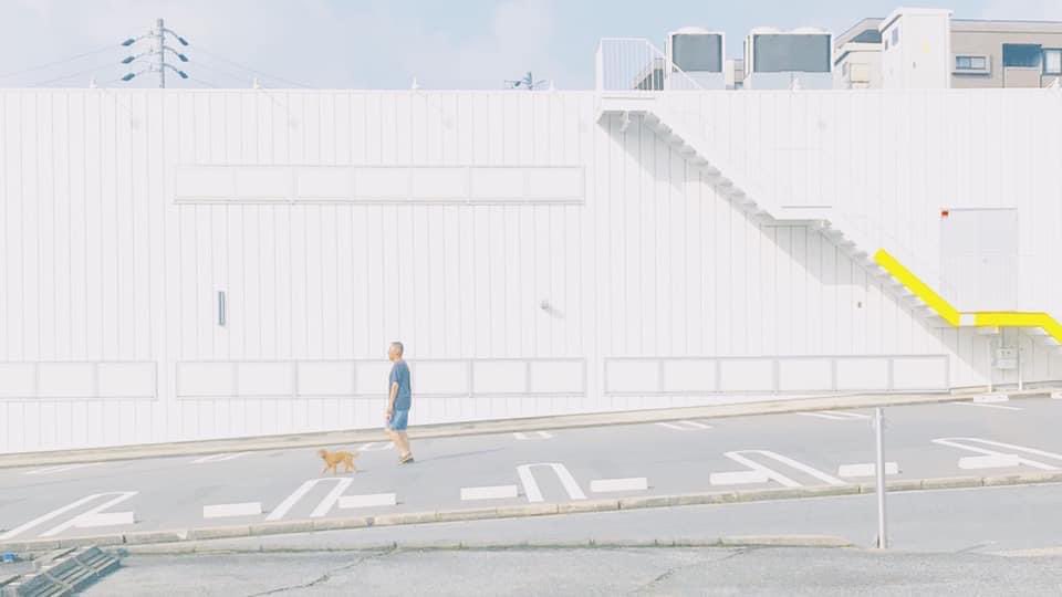 Sunday morning: 
waiting for wife at the parking lot 

#mobilephotography