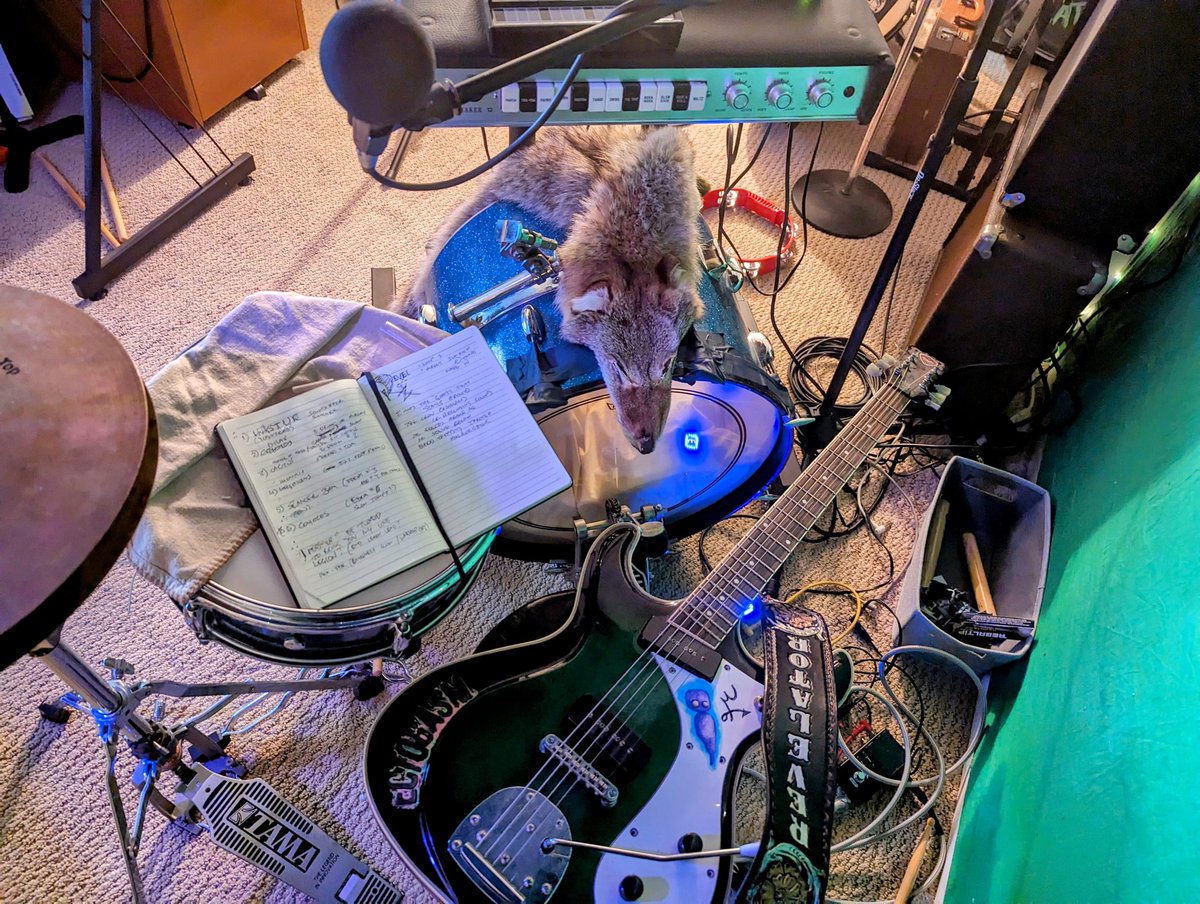 pragmagick_cast's tweet photo. Long day behind the #eclipse tour #RevelRosz #battlestation - feelin' the #ramshackle #coyotemagick and getting pretty #psychstomp with the #ectogasm
https://t.co/nzIEvujs2Z https://t.co/SudNteCsPN