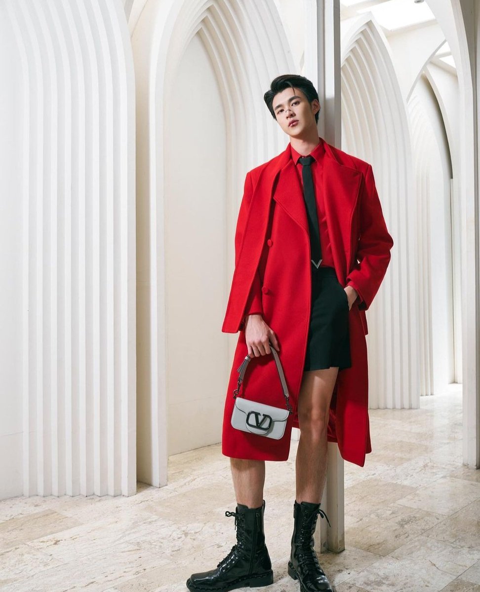 np86area86's tweet photo. 🐺ลุงชอบสีแดงดำ❤️🖤!!! พอใส่แล้วมันเริศมันปังแบบนี้นี่เองสินะ 🔥🔥🔥🔥🔥🔥🔥🔥
#ValentinoLÉcole #ValentinoBlackTie #ValenTin #VALENTINOGARAVANI #LocoBag #LocòBag
@nichameen8
#Meennicha8 https://t.co/x64ZLGJSot