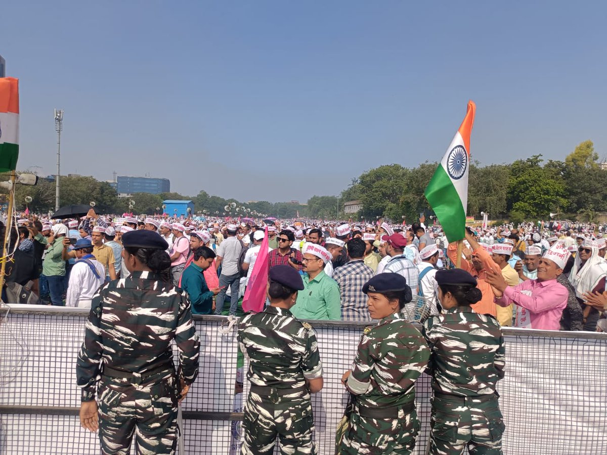 सुरक्षा में तैनात CRPF की महिला जवान... ये लडाई इनकी भी हैं।🇮🇳#पेंशन_शंखनाद_रैली #दिल्ली #रामलीला_मैदान #oldpension #rally #OPS <a href="/aajtak/">AajTak</a> <a href="/ABPNews/">ABP News</a> 
<a href="/ajitanjum/">Ajit Anjum</a> <a href="/chitraaum/">Chitra Tripathi</a> <a href="/sudhirchaudhary/">Sudhir Chaudhary</a> <a href="/lokmat/">Lokmat</a> <a href="/RajatSharmaLive/">Rajat Sharma</a> <a href="/TV9Bharatvarsh/">TV9 Bharatvarsh</a> <a href="/DainikBhaskar/">Dainik Bhaskar</a> <a href="/narendramodi/">Narendra Modi</a>