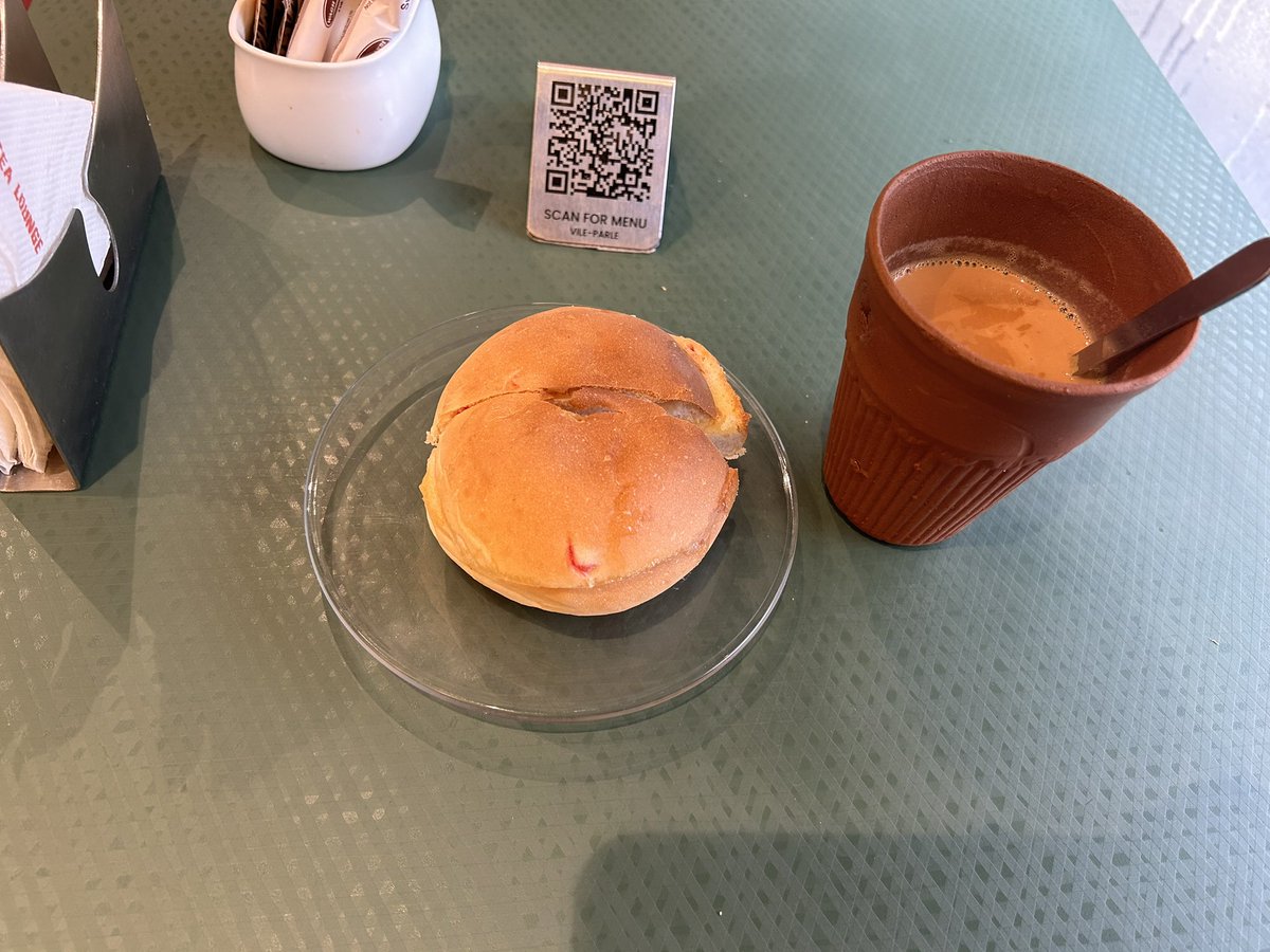 drnngujarathi's tweet photo. #BunMuska #KulhadChai https://t.co/ncvT3VZD1j