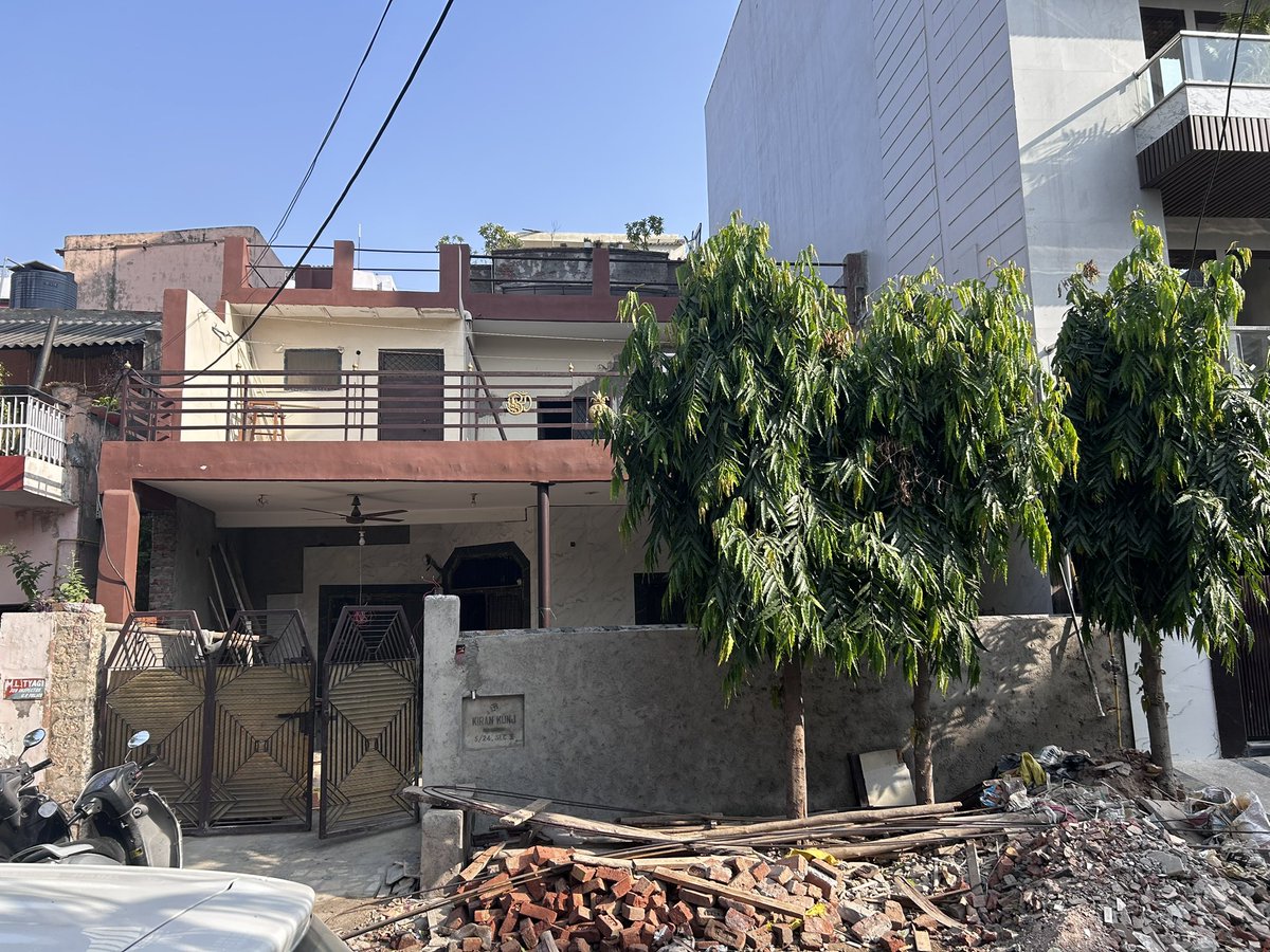 tyagi_twit's tweet photo. Illegal construction going on against the GDA rule in 5/24 sec-5, Rajendra Nagar, Sahibabad, covering entire floor area and raising side walls upto slab level, causing hinderance to sunlight and ventilation.
Request you to intervene 
@gdagzb @DmGhaziabad @myogiadityanath https://t.co/VfHjdzJ68P