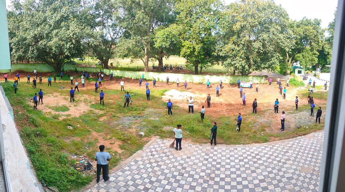 AbstruseBoy189's tweet photo. #SwatchBharat
#SHS2023
#GarbageFreeIndia
#NationalCadetCorps
1 ANO &amp; 97 Cdts of Ispat Auto College, Rourkela conducted Cleanliness Drive at Sector 16 under Swachh Bharat Abhiyan 2023.
@hirakudwarrior
@kalinga_sagar
@SwatchBharatGov
@Swatchbharat
@PMOIndia https://t.co/cUqaE61cAq