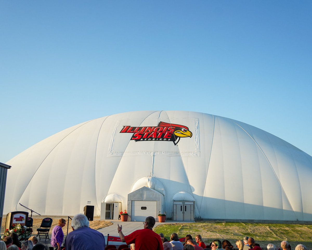 Illinois State Athletics (@isuredbirds) on Twitter photo An evening to remember🤩
The indoor practice facility is officially open! An evening to remember🤩
The indoor practice facility is officially open!
