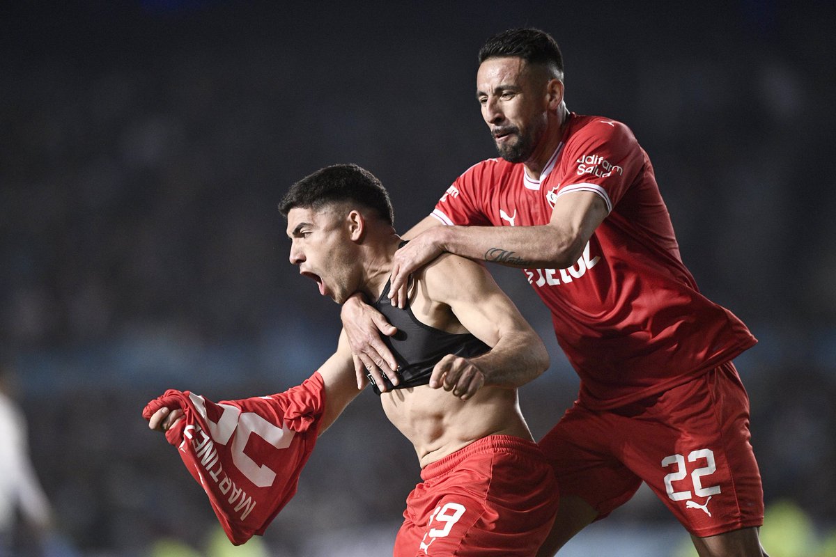Dos besitos 😘

#TodoRojo 🔴