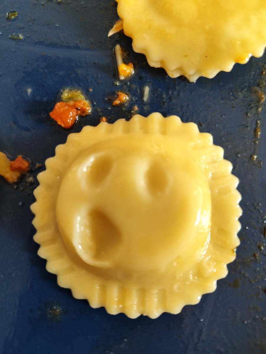 Mikkel_Angel's tweet photo. Mi Sorrentino gritando para que no me lo comiera... no funcionó 🐷🐷😅
#variete #miscelaneo #Chile https://t.co/2A9Ogj1fO9