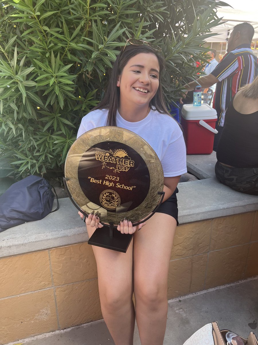 Congrats to our bulldogs for competing at WeatherFest and engaging our community with their research! We are very proud of you! They represented #TeamSISD very well! Looking forward to continuing their project with our partners at UTEP CIELO G! <a href="/Socorro_HS1/">Ignacio Estorga, Ed.D</a> <a href="/RConrad_SHS/">Rebecca Conrad</a>