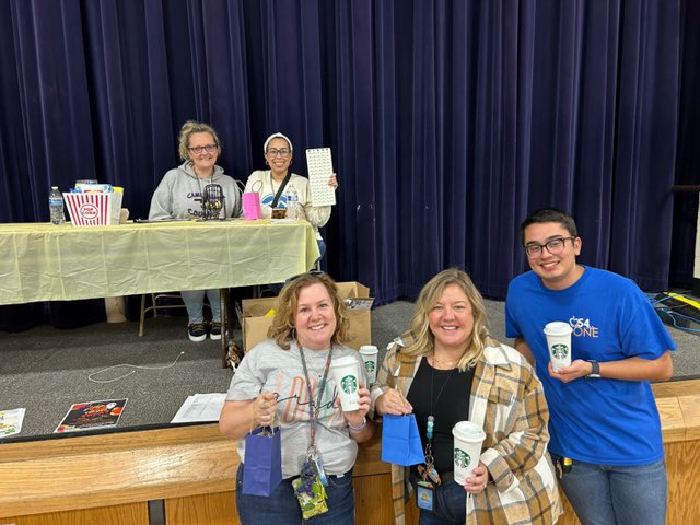 CampiCougars's tweet image. Thank you to everyone who attended our @campanellipta Bingo Night. We had more than 150 people attend and many prizes were given out! A HUGE THANK YOU to our PTA volunteers for planning these events for our Campi community! #movingmountains #TEAMCampi