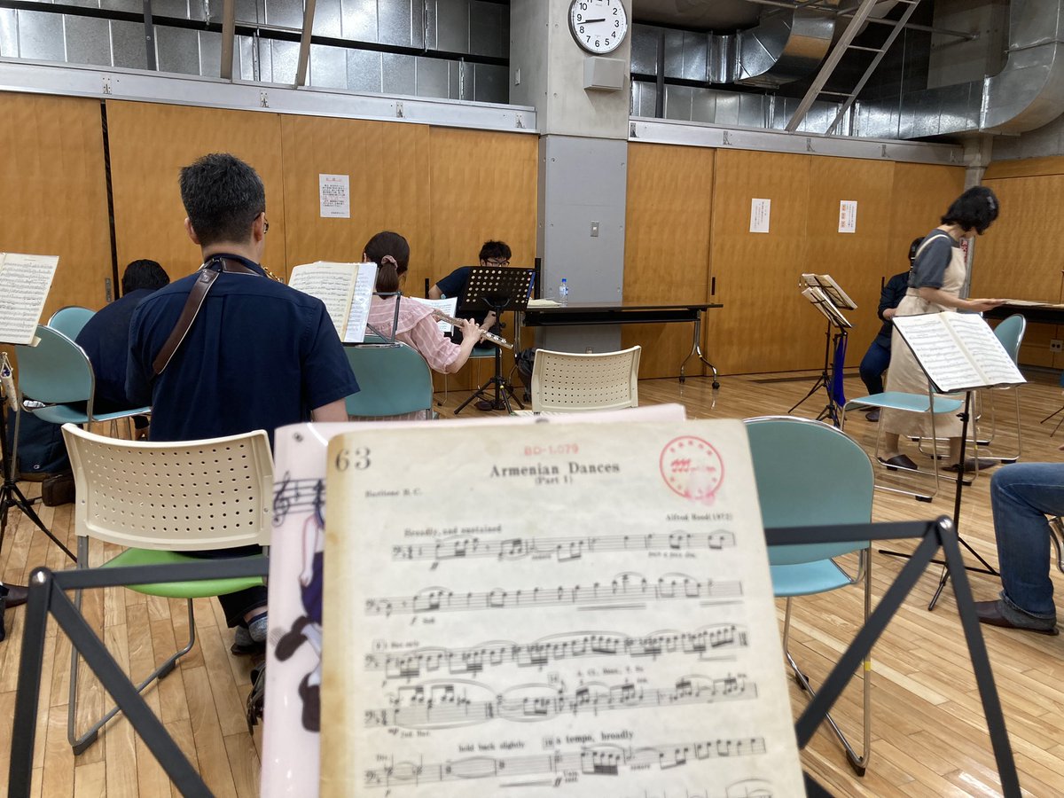 greenheartwind's tweet image. 今日の長堀さんはシックな装いで秋を感じました♡ホルスト１組をやって〜休憩の後アルメニアンダンスパート1の初見！やって〜休憩の後アルメニアンとホルスト２組とプスタの通し‼︎いやー本当いつも優しいんですよ〜笑
#長堀拓斗　#ながほりもんか　#竹内健人　#トランペット大募集　#トロンボーン大