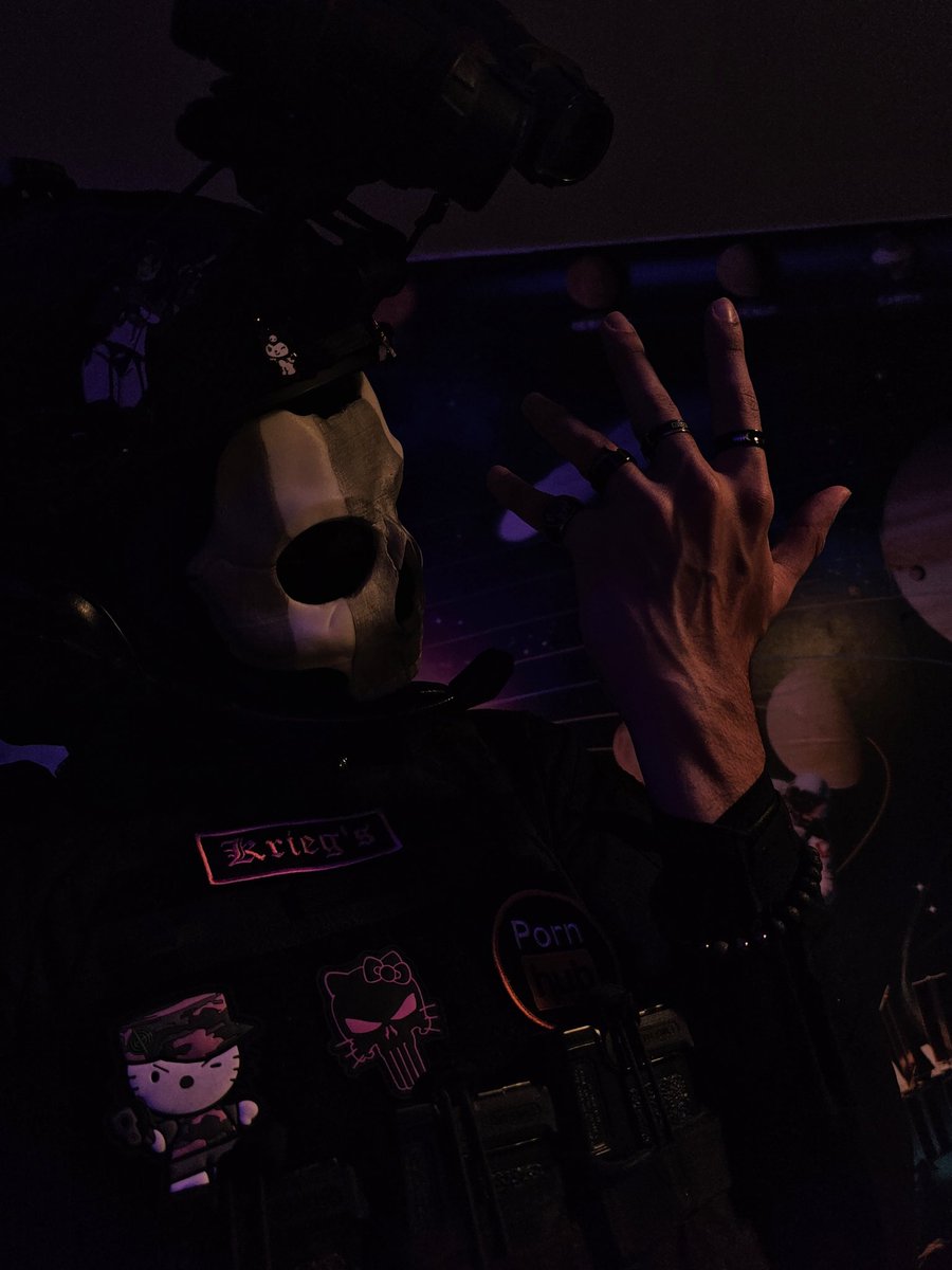 idkshitssad's tweet photo. Hands.
#ghost #SimonGhostRiley #CallofDuty    #cosplay #maskedmen https://t.co/a7qBlHUGvK