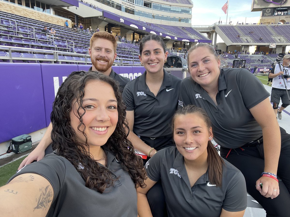 HornedFrogAT's tweet photo. Just some frogs gearing up for game day! #gofrogs https://t.co/bwrV6tNKlN