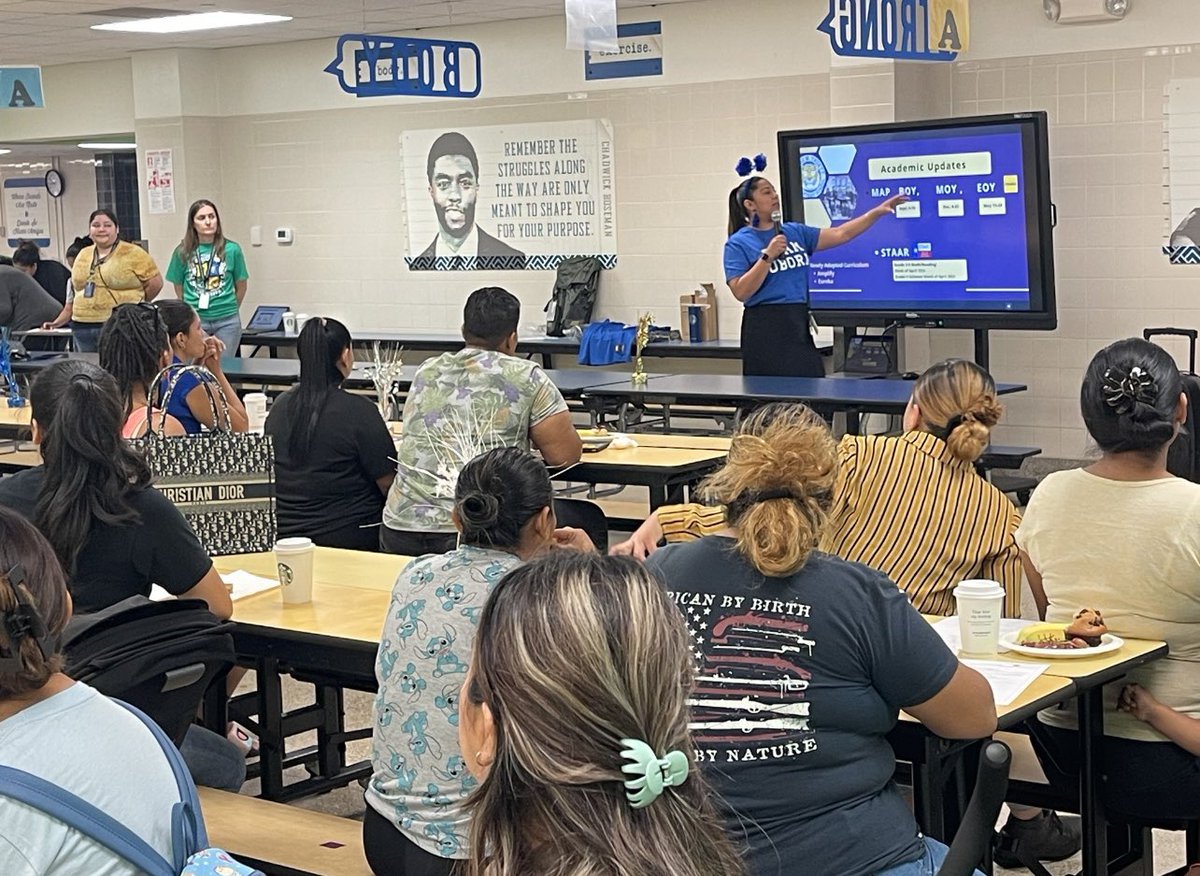 Adriville79's tweet photo. Our first Coffee with the Counselors &amp; Principal was a hit!  Our Truett Parents are awesome.  We had a big turnout of moms, dads, &amp; grandparents ❤️☕️🐯@GWTruett @Padilla_AA @ACEDallasISD @TeamDallasISD https://t.co/5bPxxWyis2