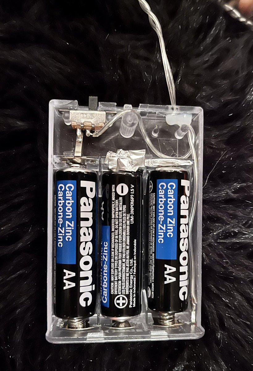 When you lose a piece to a power pack but you remember a hack from #assemblyrequired. Thanks #aprilwilkerson <a href="/TheRichardKarn/">Richard Karn</a> and <a href="/ofctimallen/">Tim Allen</a>