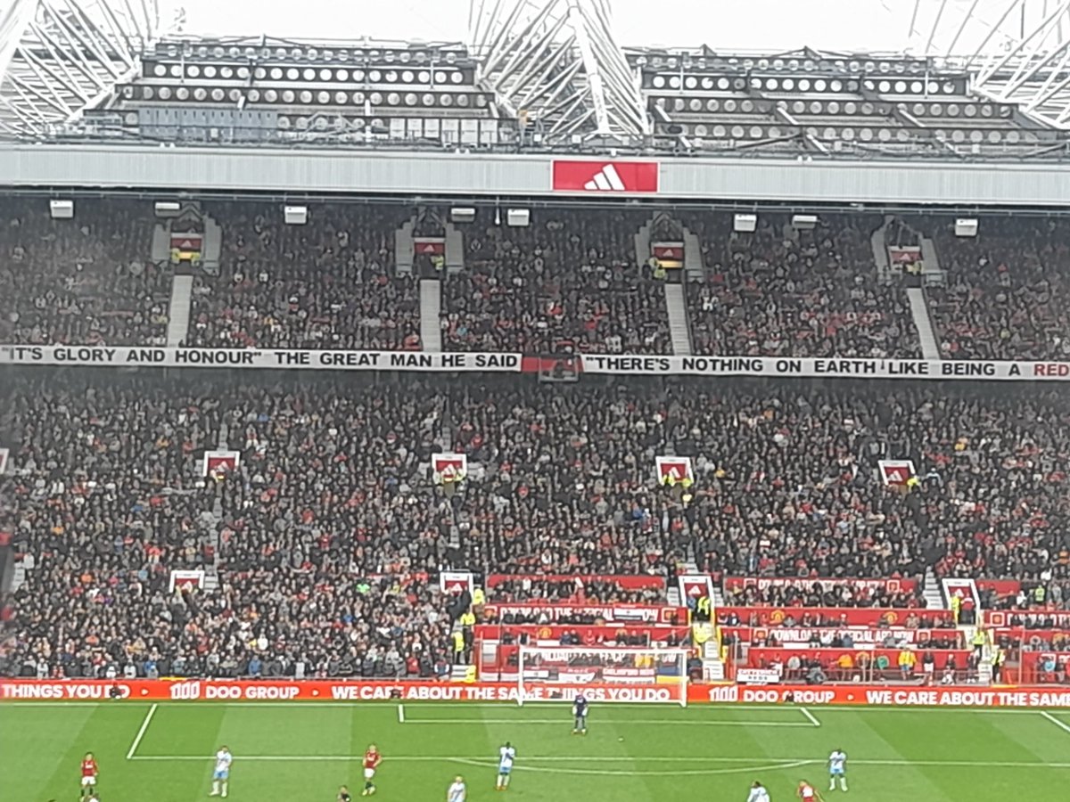 thomasddv's tweet photo. #ManchesterUnited 
#mcr
Shit game
Still had a great time
We all hate Leeds scum😂 https://t.co/HVDb5rPGEF