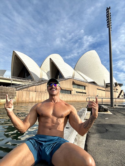 Watch Diego Barros's leaked NSFW photo on TwXstars