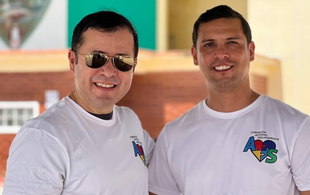 BancadaLibre's tweet photo. Los diputados @Ysabillon1 y #AlbertoCruz, utilizando la subvención que les otorgo el Congreso Nacional, entregaron un aporte económico a la Fundación Autismo Siguatepeque, los cuales serán destinados para comprar implementos para el desarrollo de las terapias de los niños y niñas que son parte de esta institución.