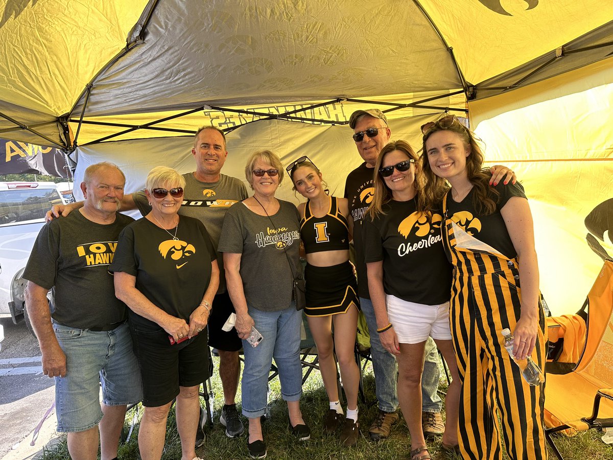 AmyBaker515's tweet photo. Let’s go Hawks! #fightforiowa https://t.co/x66IoI49t6