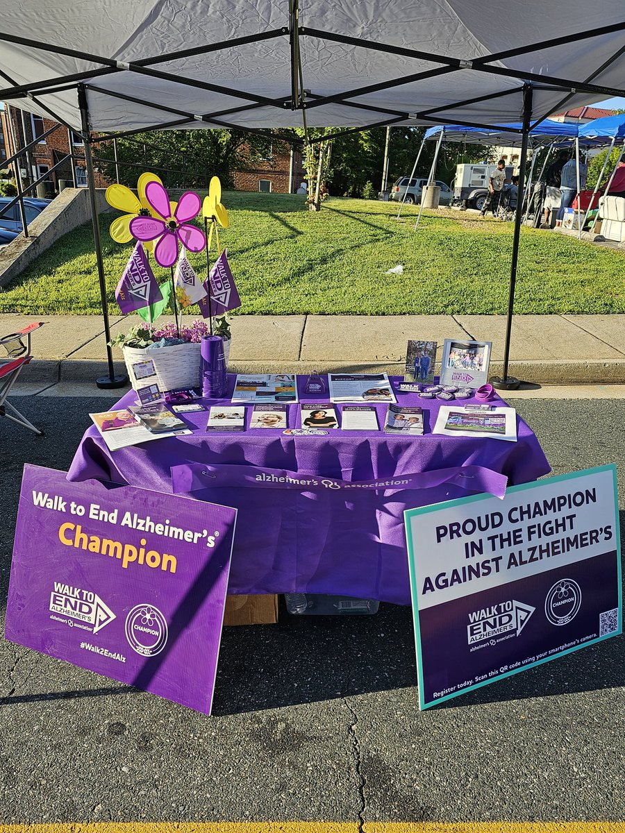 ppberkeley's tweet photo. Following some fellow ambassadors leads, I have been advocating and providing information concerning Alzheimer's at festivals in our area. 
In loving memory of my husband, Beaver. 
#endalz #Walk2EndAlz
#memoriesmatter https://t.co/xQp4ii3w3c