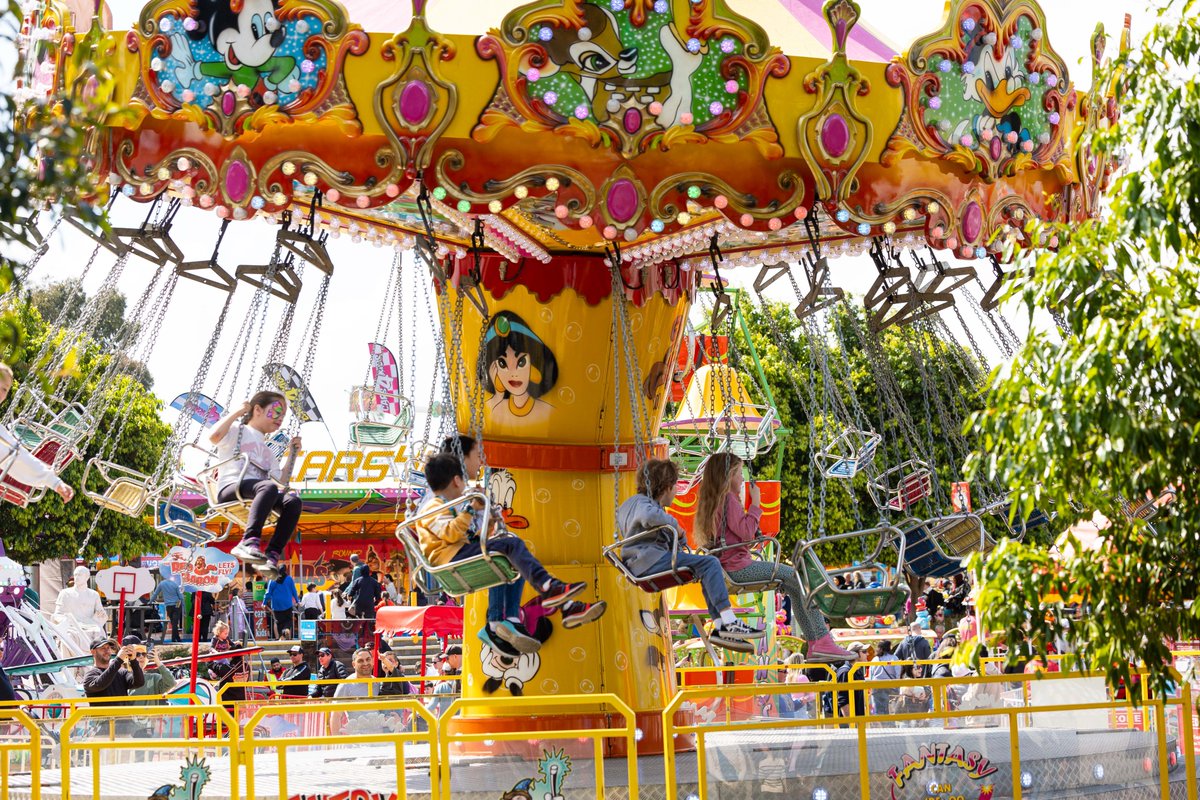 MelbRoyalShow's tweet photo. Last day of Show vibes!  🙌

The 2023 Melbourne Royal Show enjoys its final day today and the sun is shining again!

It's your last chance to visit and experience all the fun and thrills of a day at the Show. 

What are you waiting for? #EscapeTheEveryday