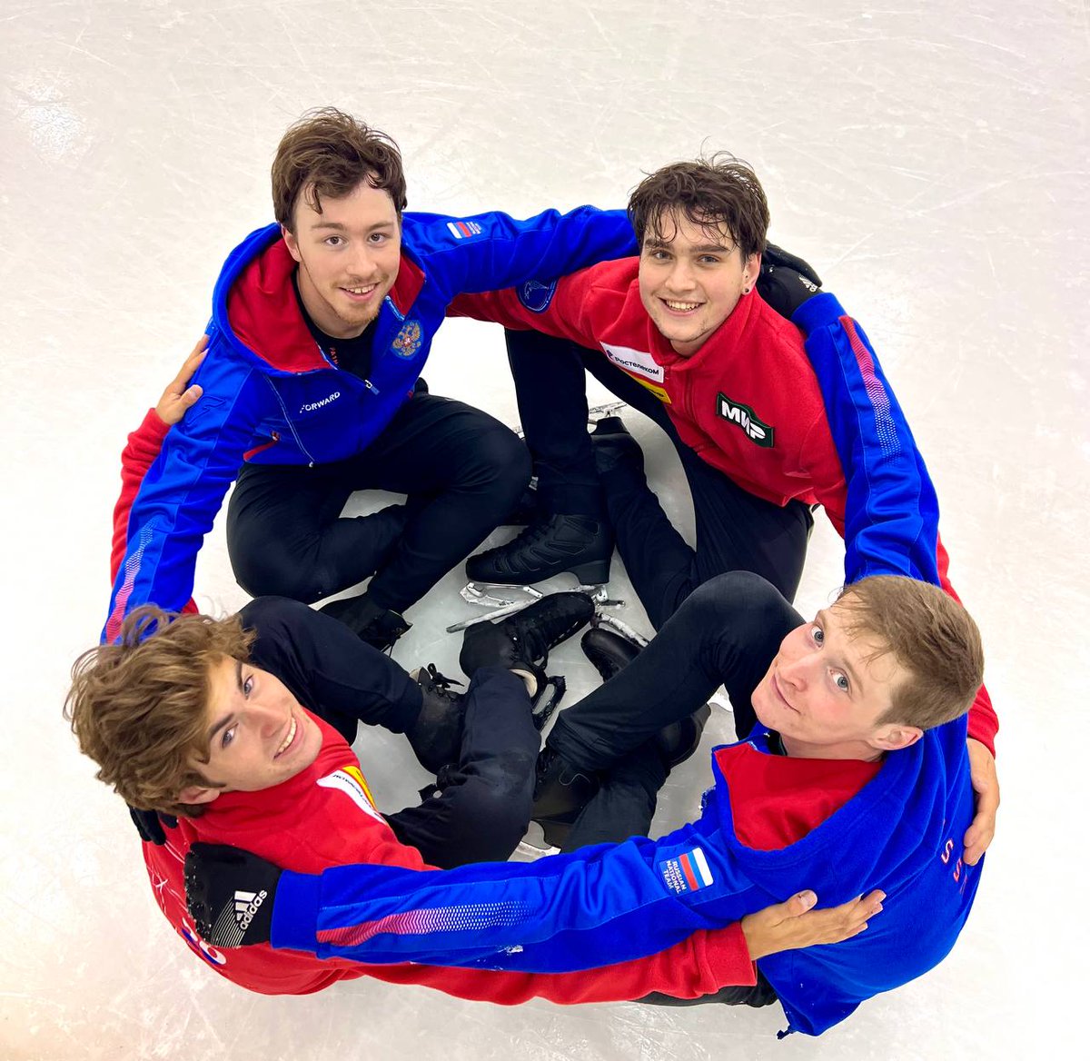 MagiaGelada's tweet photo. Dmitri Aliev, Mark Kondratiuk, Makar Ignatov and Alexander Samarin are a good example of healthy rivalry.
#DmitriAliev #MakarIgnatov #MarkKondratiuk #AlexanderSamarin
Source: Dmitry Aliev. https://t.co/LKoXrbOmBg