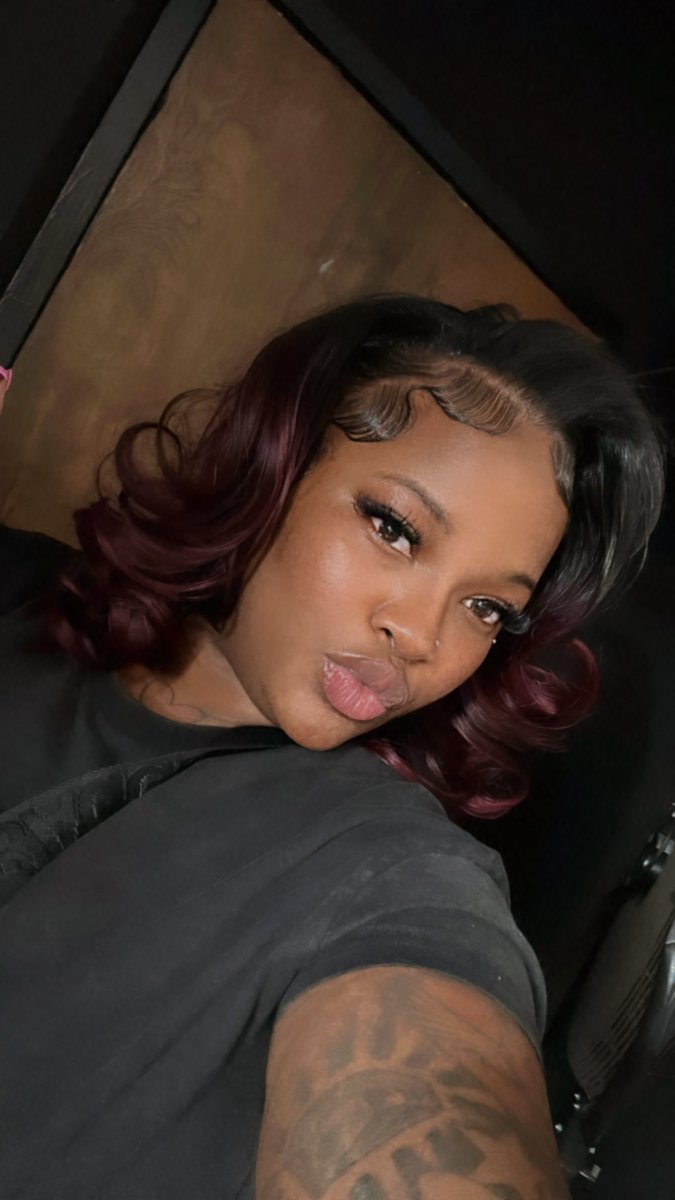 niyablazing5's tweet photo. Omg I can’t believe I step out my comfort zone I’m loving this color #theprettyone🥰 https://t.co/ESHp70Xk05