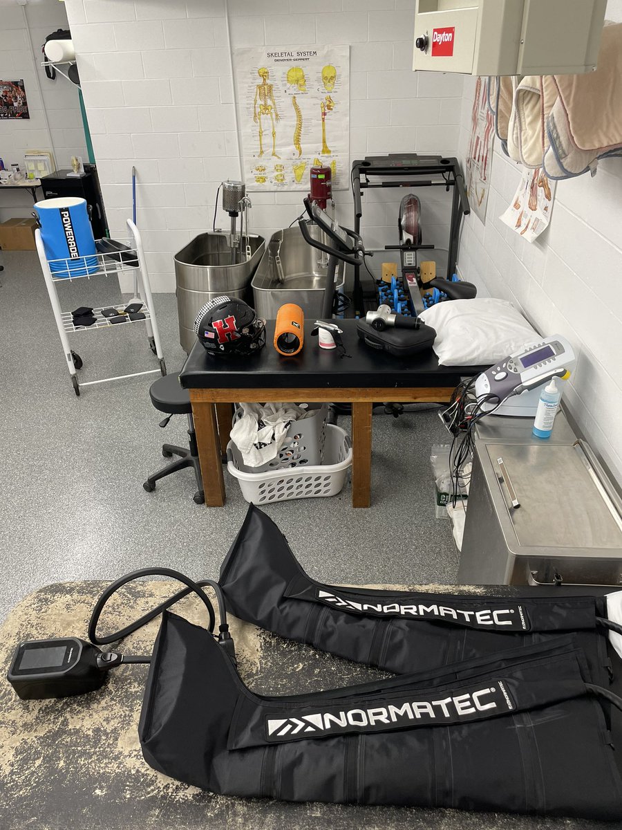 A_Beck93's tweet photo. There are plenty of tools in my office that we use for recovery, but there is one that most athletes don’t focus on very often and that’s sleep! A good nights sleep can make a world of difference in how you feel and how you perform! #ATSafeSports https://t.co/QmjfGUkbpB