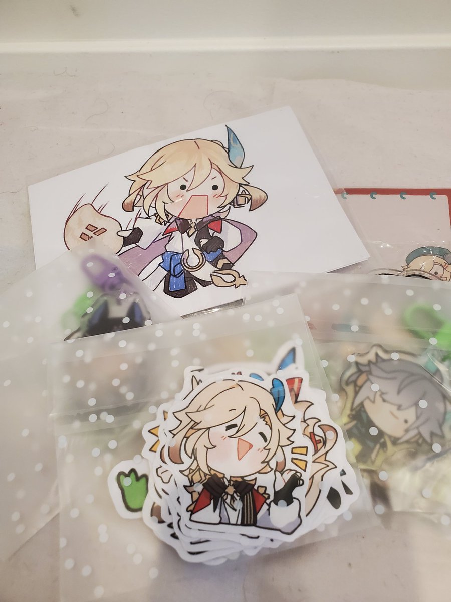 big shoutouts to <a href="/nya_Deko/">🌸✨DEKO✨🌸</a> for sending me a lovely lil' package full of kaveh and 4ggravate goodies!!! this arrived right on time to help the decorating on my new room heeho
