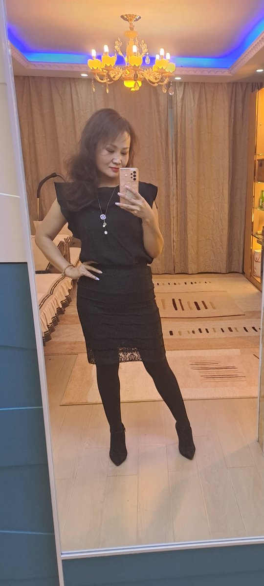 Шинэ сарын мэнд. 10н сар яах ч аргагүй гэглзүүлээд байдаг шөө.