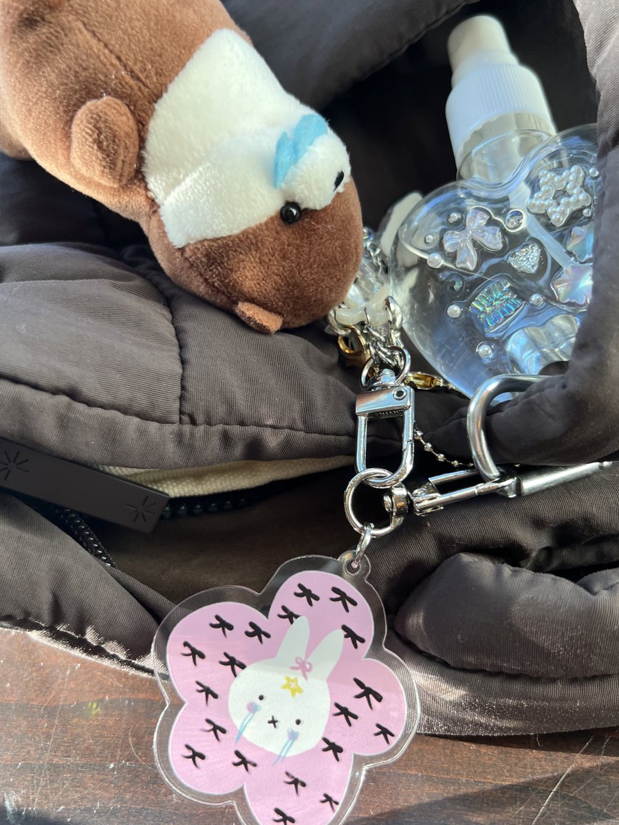 jellyaide's tweet photo. little details  ͙˚౨ৎ https://t.co/RbIpgJkiRd