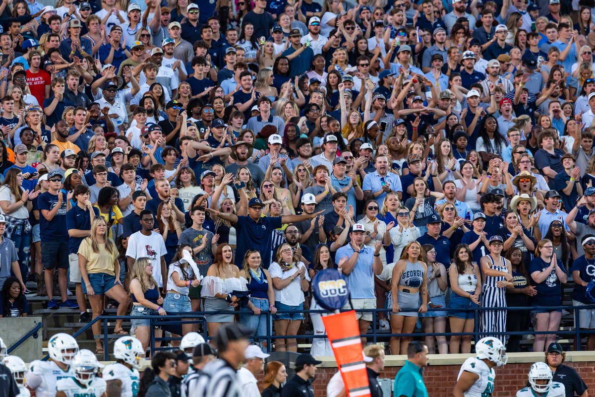 Halftime flicks 📸

#HailSouthern