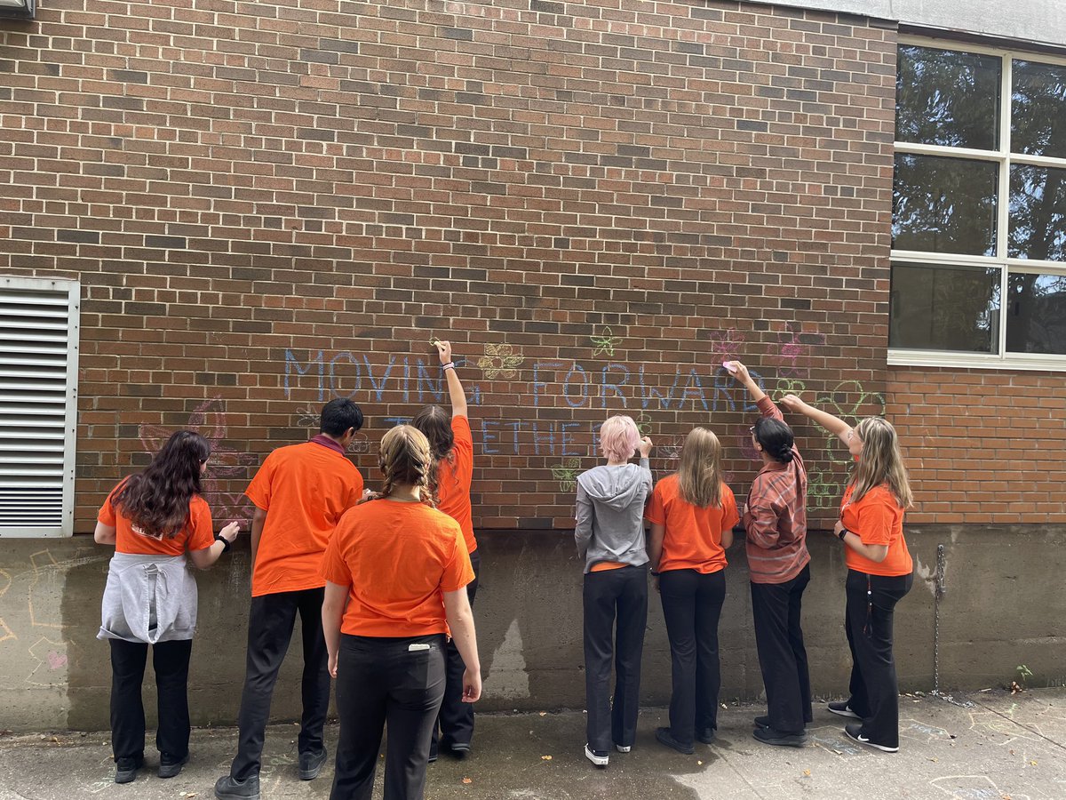 St. James recognized Orange Shirt Day yesterday, to honour the victims and survivors of the residential school system. A ceremony and smudge were held at the front of the school, where our councils worked together to spread the message of “Moving Forward Together”@lionsnewstoday