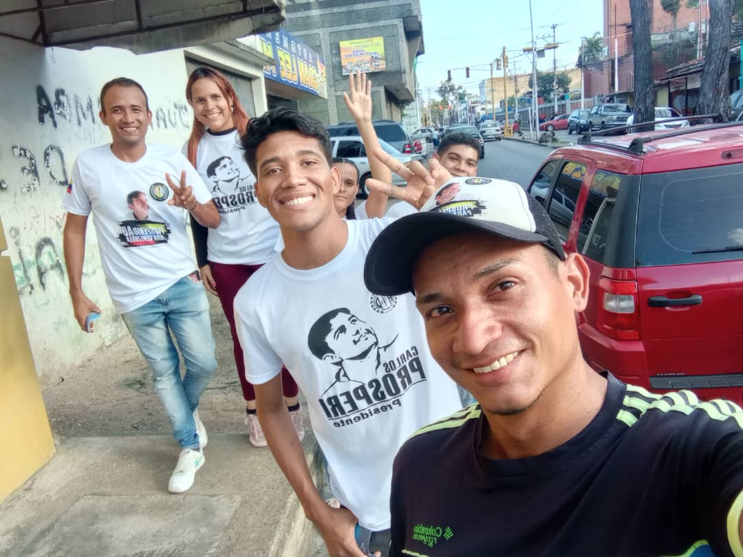 EnixzonJ's tweet photo. #30Sep23 | Nuestro compromiso es estar en las calles llevando el msj de Prosperidad a todos los ciudadanos.
Seguimos desde el Centro de #Maturin Pquia #SanSimon invitando a participar el #22Oct por nuestro candidato @prospericarlos https://t.co/NWS2qQbRcO