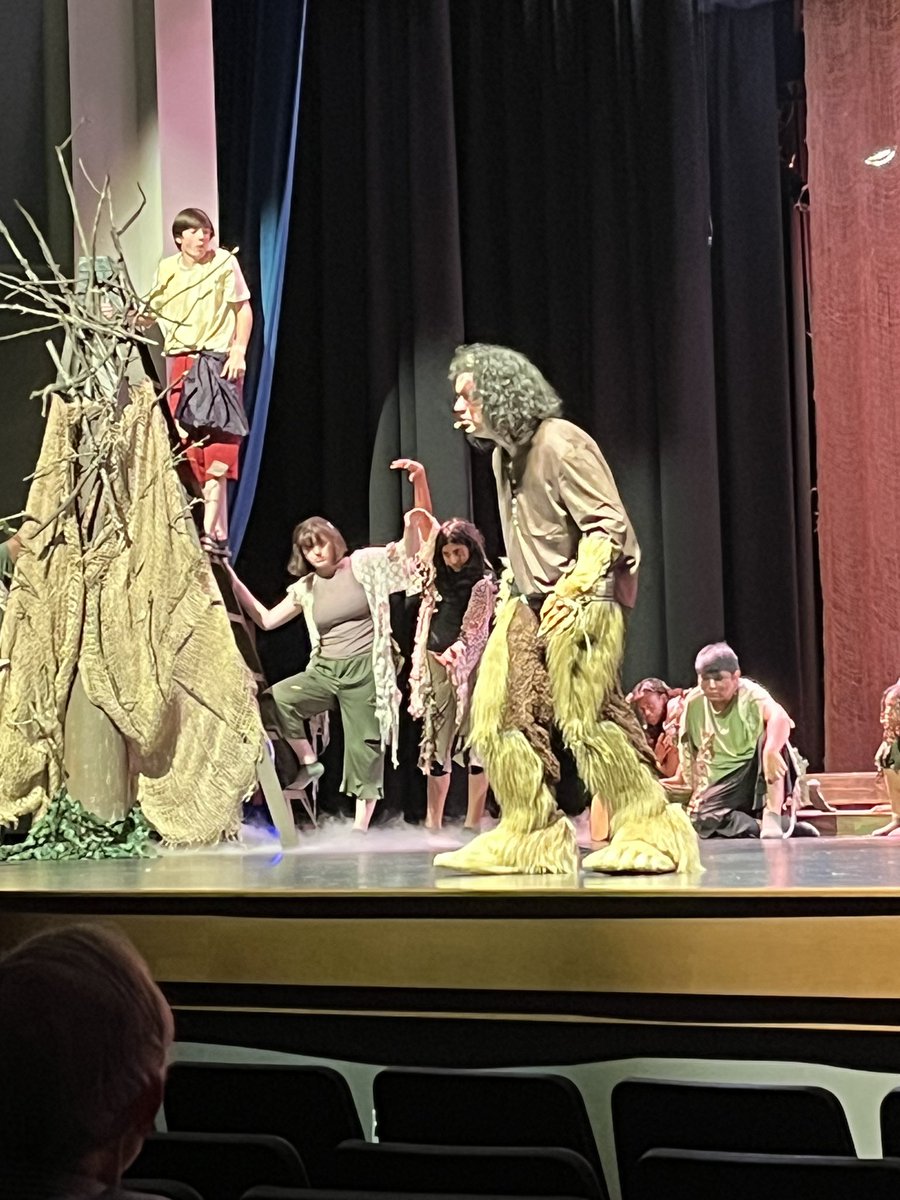 Bravo to our @RiverwoodICS performance tonight of Wiley and the Hairy Man!! Students were amazing and truly enjoyed supporting our Drama students tonight! @ricsprincipal