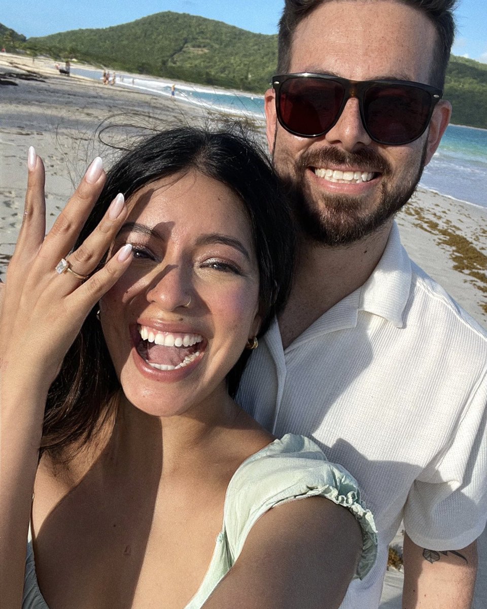 sabelittt's tweet photo. DIOSMIO COMO MIERDA SE ORGANIZA UNA BODA 😭😭😭😭🤍🤍🤍🤍 https://t.co/X8Gp1Wnl20
