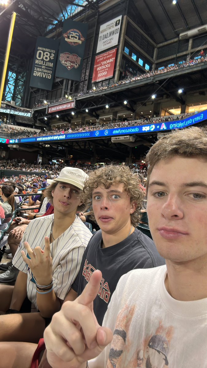 #Dbacks #WHATAFAN plz put us on the Jumbotron !!