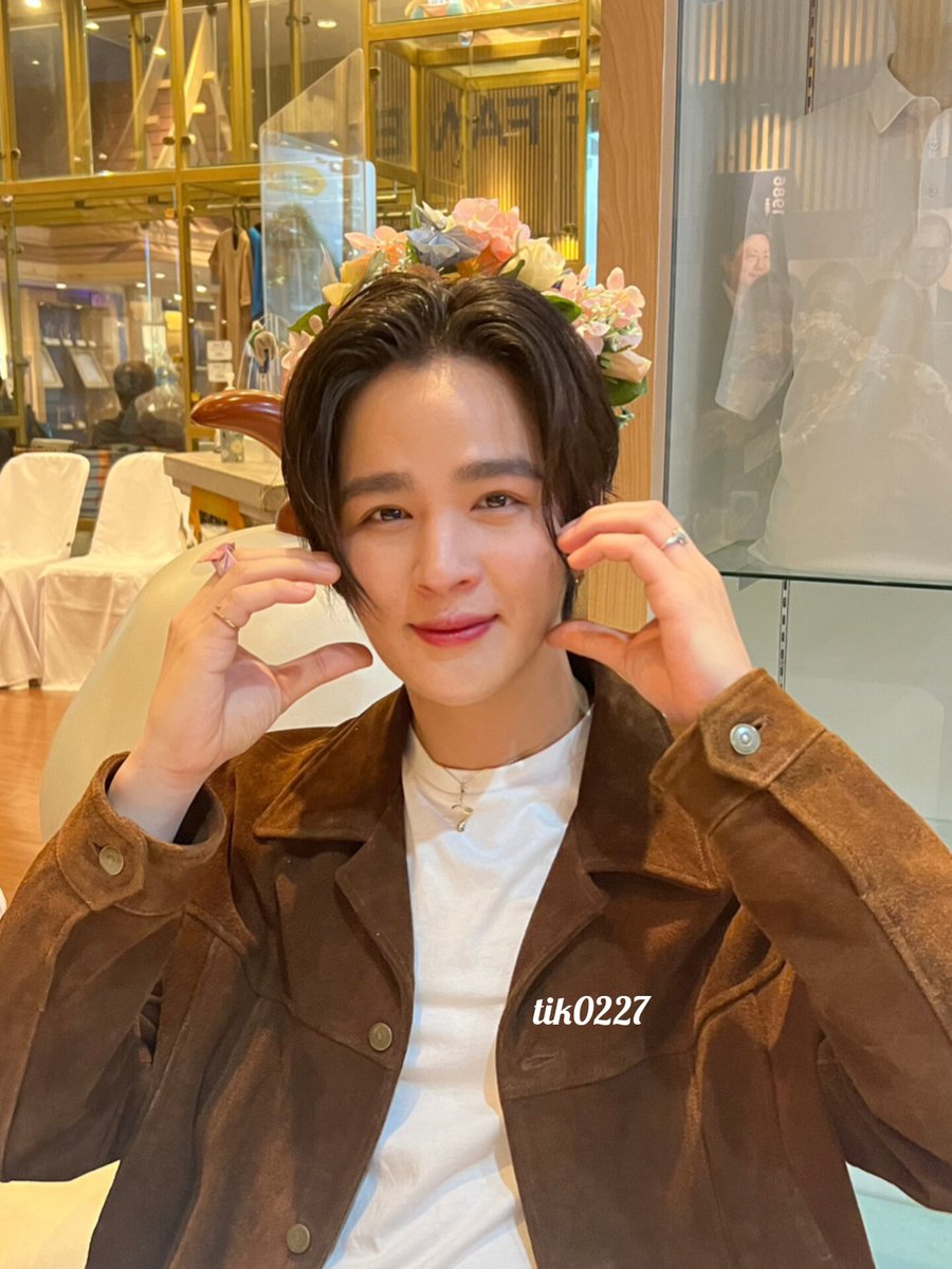 HassellNubia's tweet photo. October is coming, and we save a little effort and loveliness every day in exchange for a beam of light and a broad future. oil; fuel charging; make a greater effort💙🐳🌻💐
#yoonsrn
#แก้มกลมของยุ่น
@yoonpsn https://t.co/jYe6cpTWrq