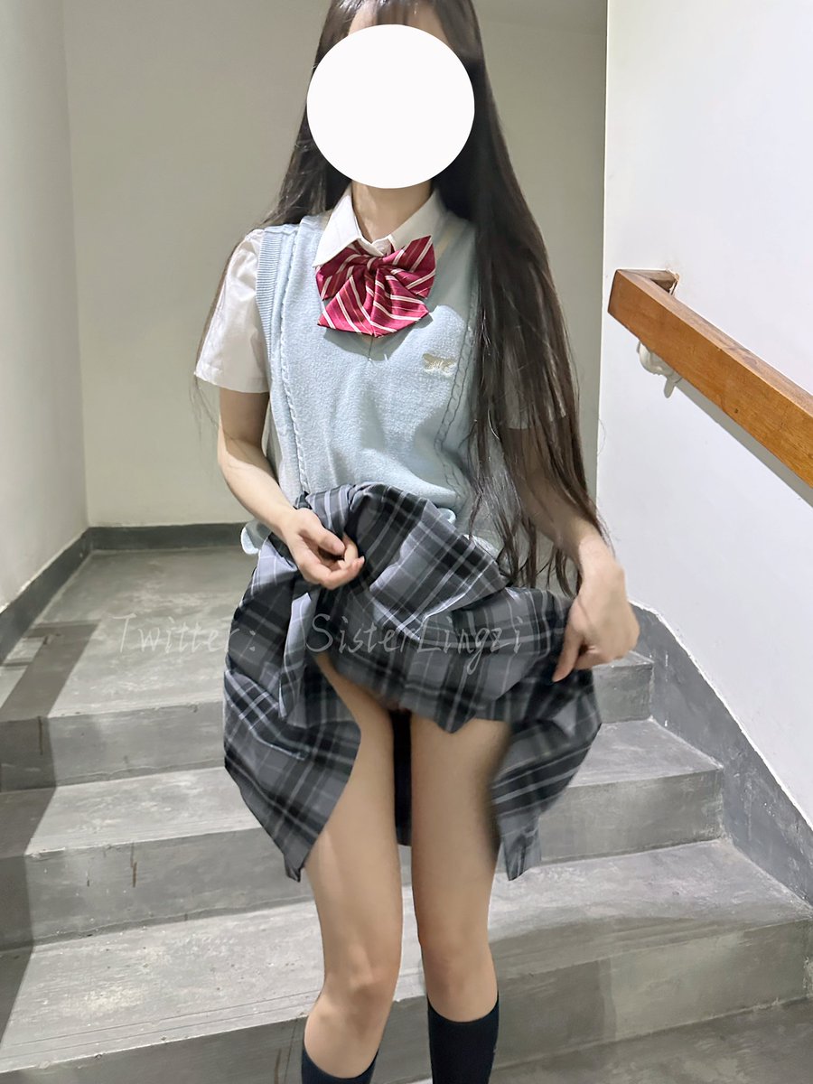 商场的楼道里  遇见没穿胖次的玲子

-

@Public_Catgirl1 @kssexxia 
@luchu888888 @luchu888 https://t.co/l1XPXDVRxN