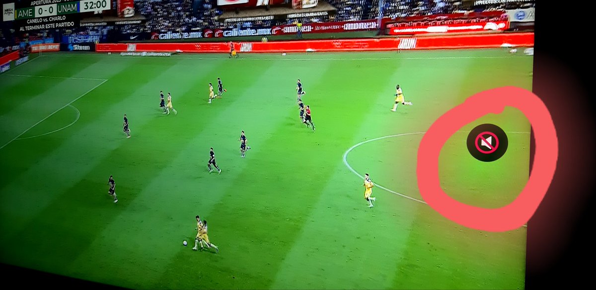 Pequirs's tweet photo. #ClasicoCapitalino #AméricavsPumas @Zona_TUDN así es como disfrutamos el encuentro,  @martinolimx donde andaras ? https://t.co/aPZSp4XKWP