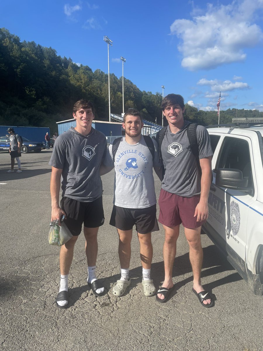 jeffbellwc88's tweet image. #ABLBALWAYS    @ABFootball @CoachKindle Different cribs, same family!!