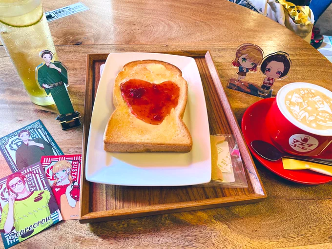 もうバスタフェ楽しんでるよ〜〜!特典クロちゃんのカードは交換していただきました! 
