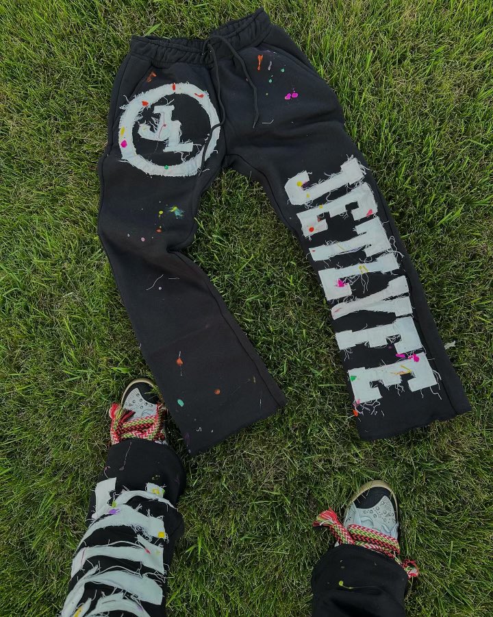 JetLyfeCo's tweet photo. JETLYFE ESSENTIAL PATCH FLARES
AVAILABLE NOW
SHIPS(FREE) SAME DAY
500 GSM HEAVYWEIGHT
FITS: TRUE TO SIZE
FIRST 50 ORDERS GETS A FREE BEANIE
SIZES: S-3XL AVAILABLE
LIGHTLY HAND PAINTED: all of these pieces are individually hand painted which gives each piece its own uniqueness! https://t.co/iOeUD7l0br
