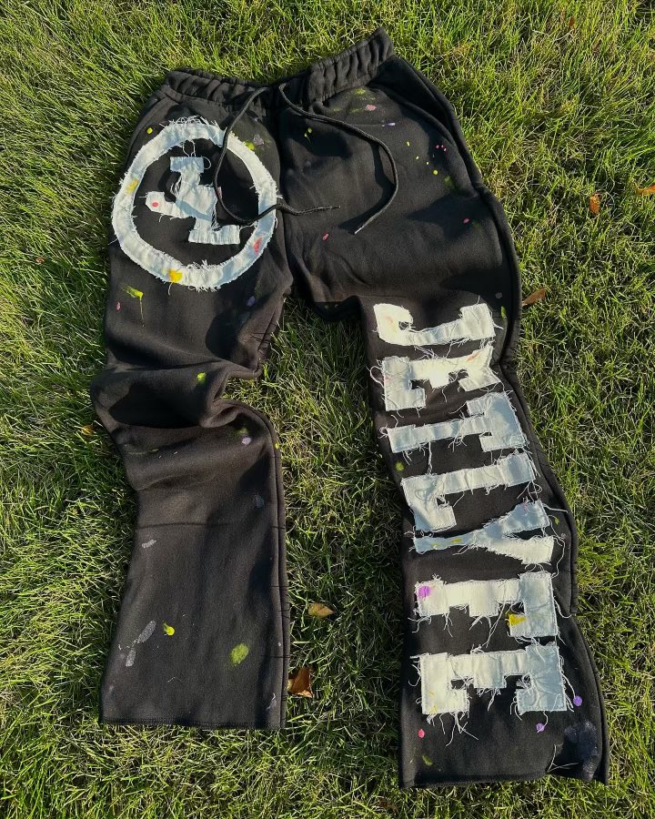 JetLyfeCo's tweet photo. JETLYFE ESSENTIAL PATCH FLARES
AVAILABLE NOW
SHIPS(FREE) SAME DAY
500 GSM HEAVYWEIGHT
FITS: TRUE TO SIZE
FIRST 50 ORDERS GETS A FREE BEANIE
SIZES: S-3XL AVAILABLE
LIGHTLY HAND PAINTED: all of these pieces are individually hand painted which gives each piece its own uniqueness! https://t.co/iOeUD7l0br