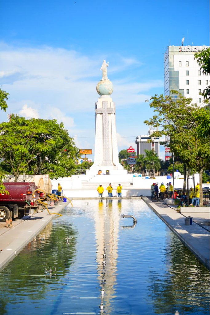 ObrasPublicasSV's tweet photo. 🤩 La fuente tipo espejo de agua está casi lista para que los turistas nacionales internacionales la aprecien cuando visiten la plaza Salvador del Mundo, en San Salvador. https://t.co/tK17oRbTTb