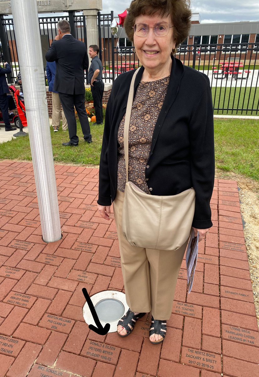 Jennifer Roth tweet media