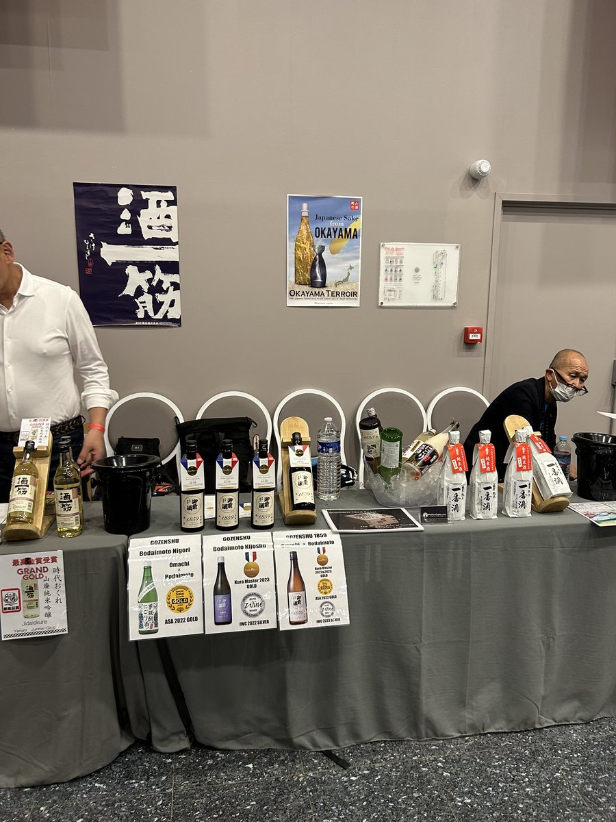 tx3GA7WRPYeaQvV's tweet photo. @tx3GA7WRPYeaQvV 

フランス　パリにて
Salon du Sake
9月30日〜10月2日
岡山のお酒13蔵で出店。共通のTシャツでおかやまテロワールをアピール。
岡山が誇る雄町を中心にそれぞれの蔵の個性を発信！岡山のお酒の魅力をパリでアピールしてきます。

#サロンドサケ
#paris
#おかやまテロワール https://t.co/aj0XFgfcgm