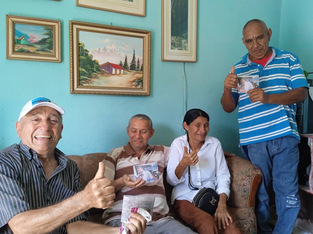 JoseCheoGascon's tweet photo. #Sab30/09/23 Sect #LaManga Mpio #Maturin Parte del equipo realizamos visitas puntuales amarrando el voto para nuestro candidato @ProsperiCarlos . En "LA MANGA" donde todo es posible trabajamos para ganar, siempre de la mano de Dios!. "Operación Remate" ADelante Fe🤝Esperanza. https://t.co/gTEbTtNgBH