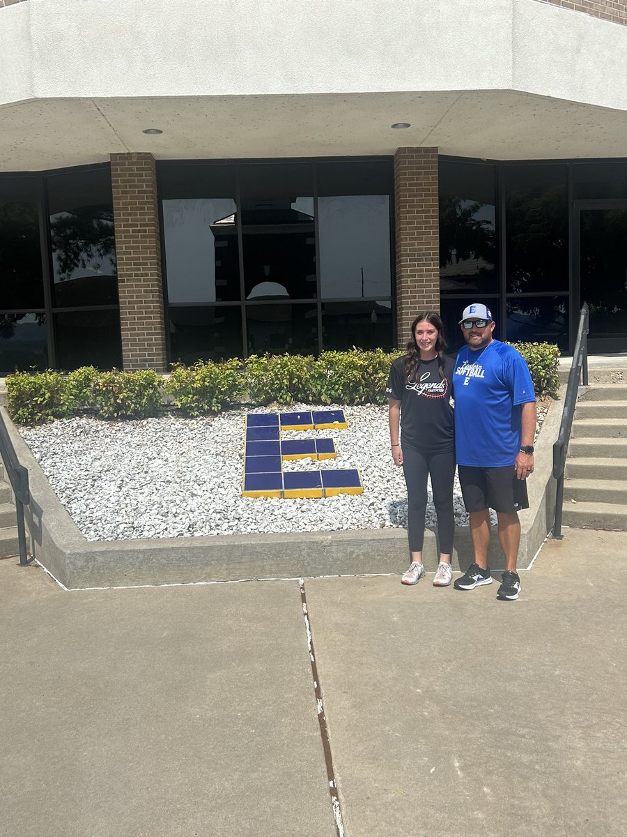 HandleBrooke's tweet photo. 💙💛🥎 https://t.co/K8e1AYWEVf