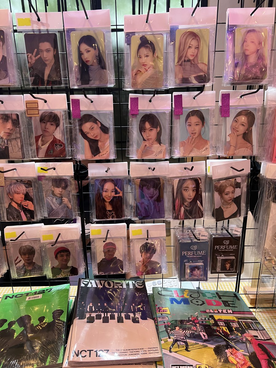 yutindero's tweet photo. Most of the the photocards and MDs here are from our own pulls, extra stocks from way,way back 2020/2021 so you can grab them from 50php-200php! Only special cards are at 300php! @StickerConMNL 

*Didn’t include any unclaimed item here, we’ll dispatch them after this table event! https://t.co/inVd3YXzLT
