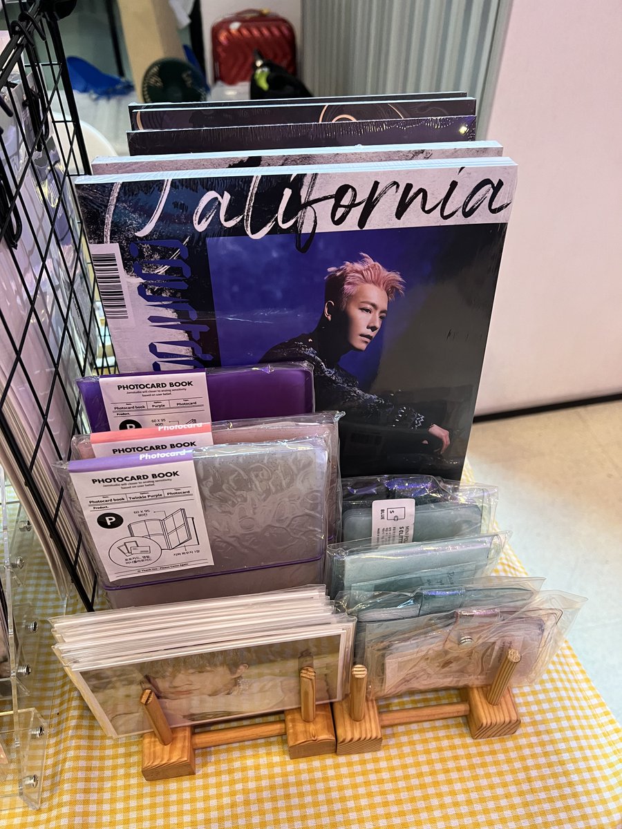 yutindero's tweet photo. Most of the the photocards and MDs here are from our own pulls, extra stocks from way,way back 2020/2021 so you can grab them from 50php-200php! Only special cards are at 300php! @StickerConMNL 

*Didn’t include any unclaimed item here, we’ll dispatch them after this table event! https://t.co/inVd3YXzLT